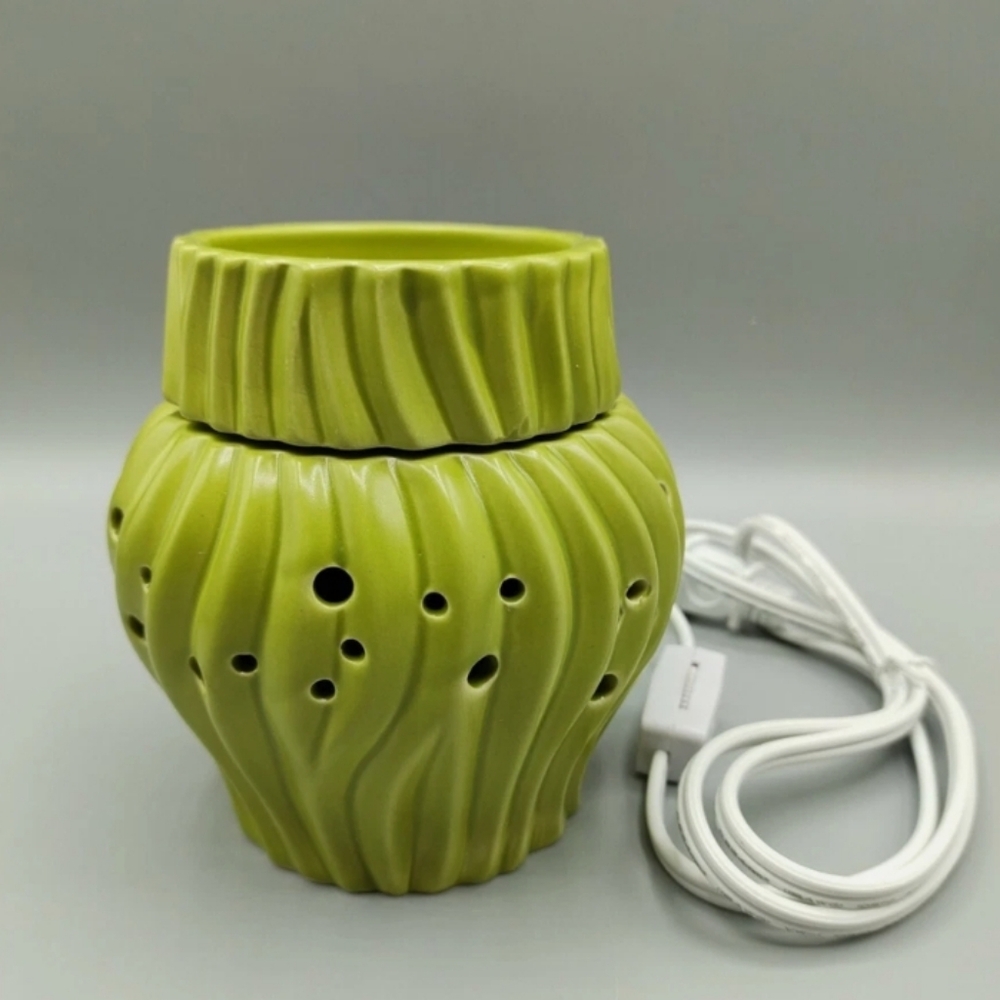 4/$80 Green "Crashing Waves" Partylite Wax Warmer - Retired